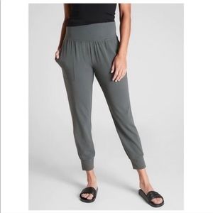 Athleta Salutation Cruise Jogger Powervita  Size Large